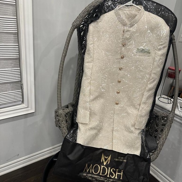 Traditional men Sherwani in pure fabric - Picture 6 of 6